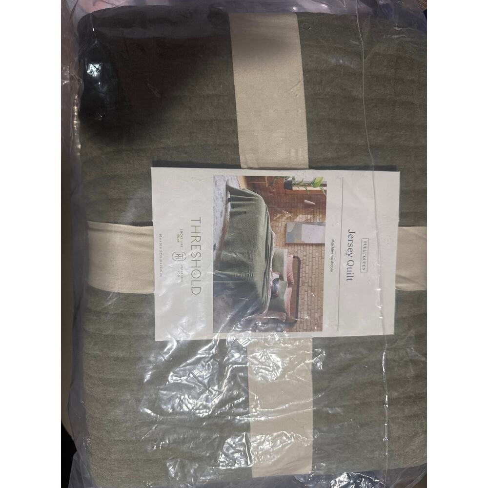 Jersey Quilt - Threshold full/queen, dark olive quilt NEW - Picture 4 of 6